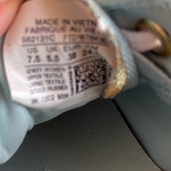 Converse Low Top Sneakers in Light Blue and White, 7.5 - Picture 5 of 16